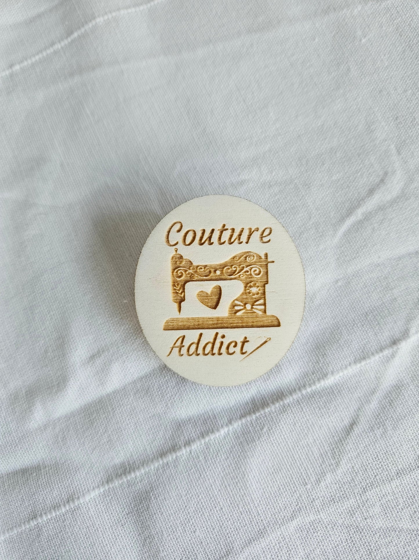 Pin's/ broche / aimant/ couture addict- déco couture - edition limitée -création couture - personnalisé- machine a coudre -