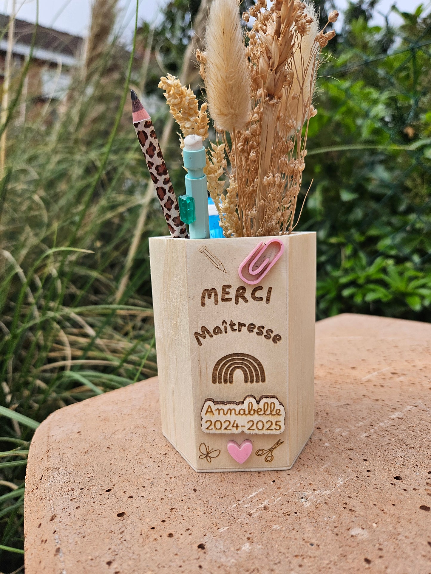 Pot à crayons hexagonal personnalisé / Cadeau Maîtresse atsem nounou maître