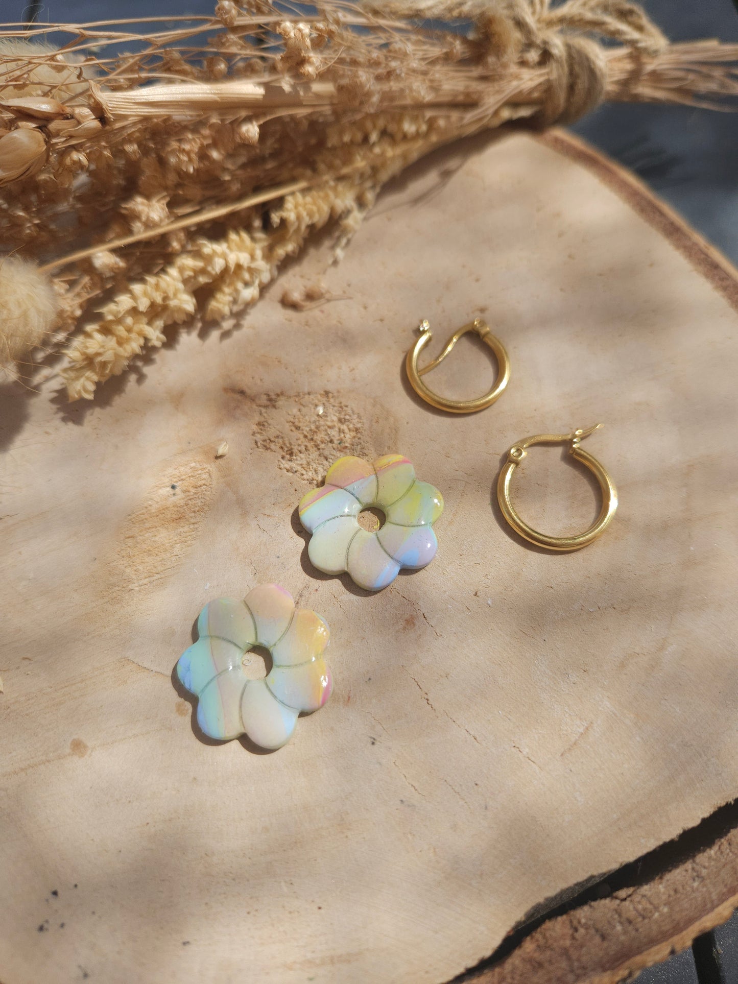 Boucles oreilles CAPUCINE interchangeables arc en ciel nacré