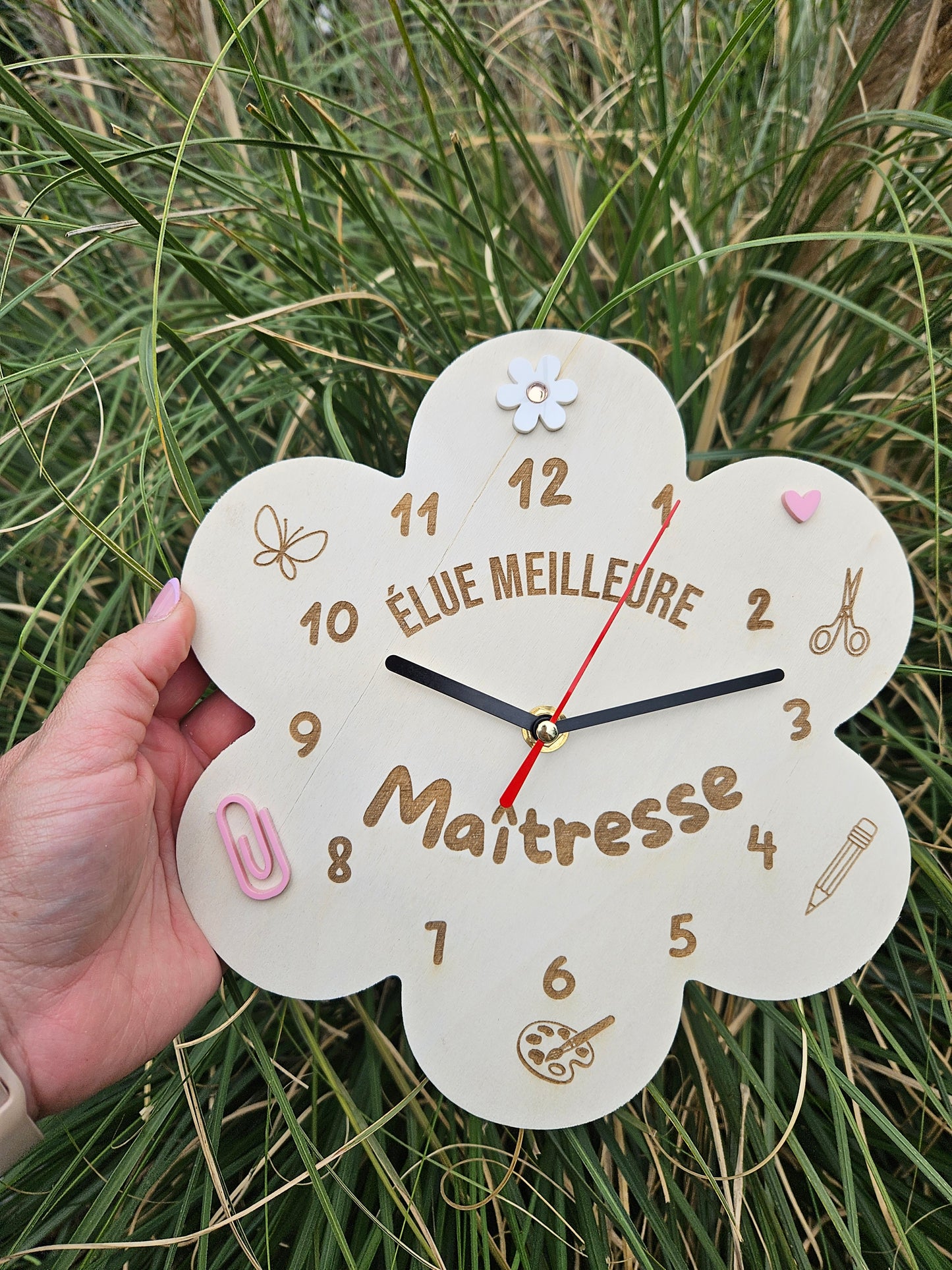 Horloge fleur bois personnalisé / Cadeau Maîtresse atsem nounou maître