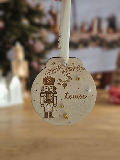Boule de Noël personnalisée | casse noisette et étoiles