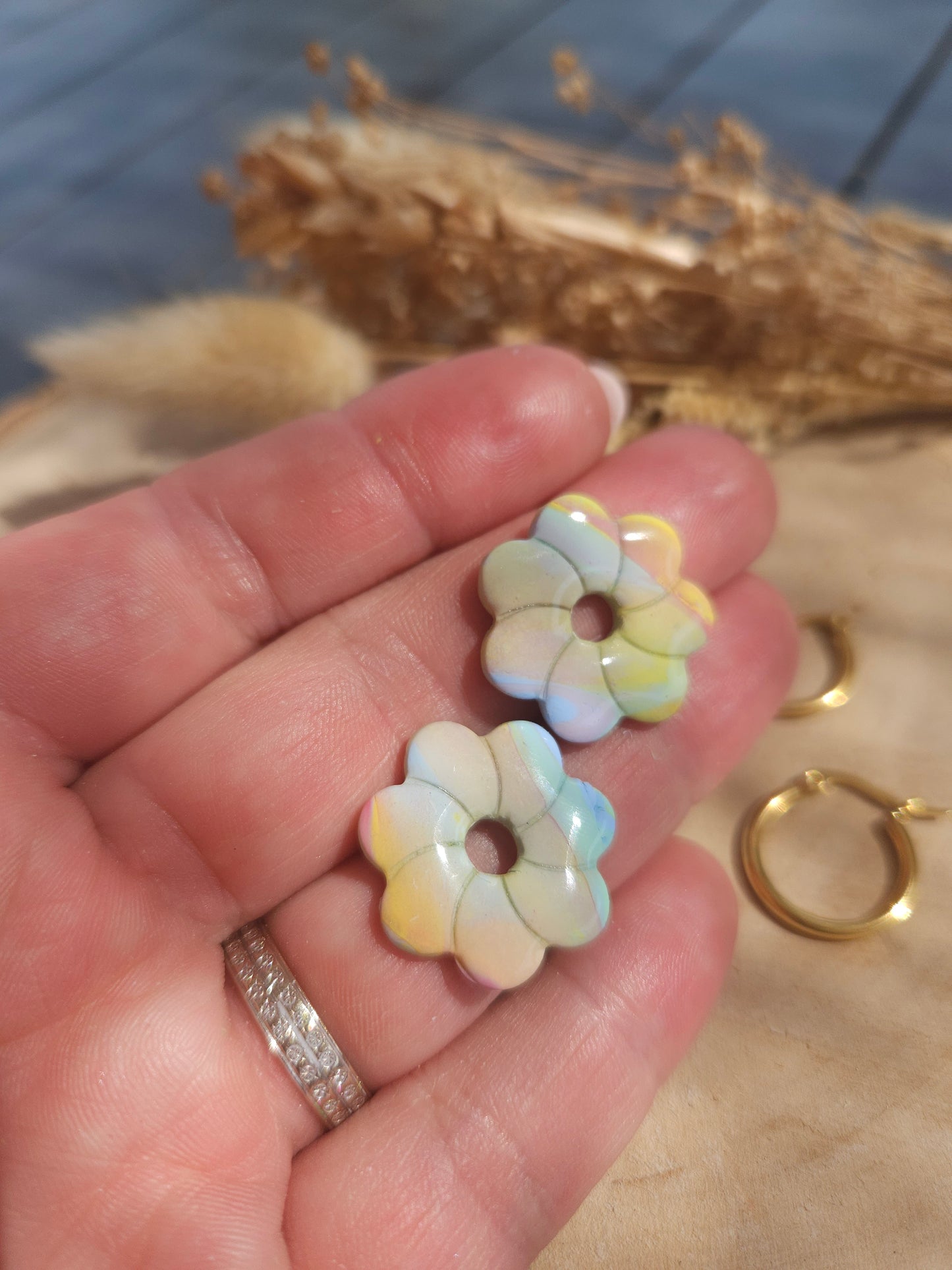 Boucles oreilles CAPUCINE interchangeables arc en ciel nacré